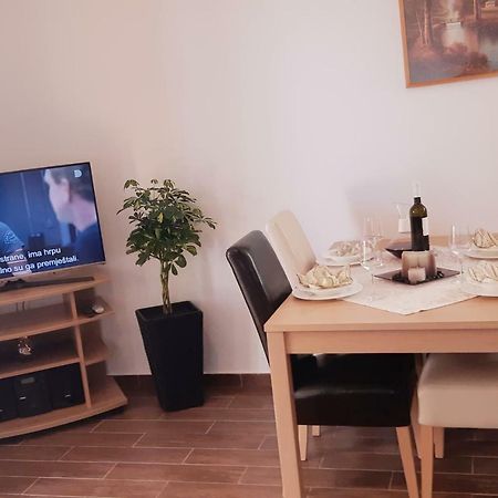 Apartmani Lili Sukošan Exterior foto