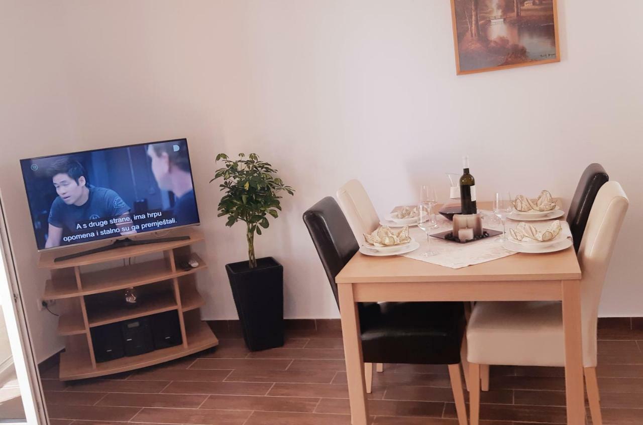 Apartmani Lili Sukošan Exterior foto