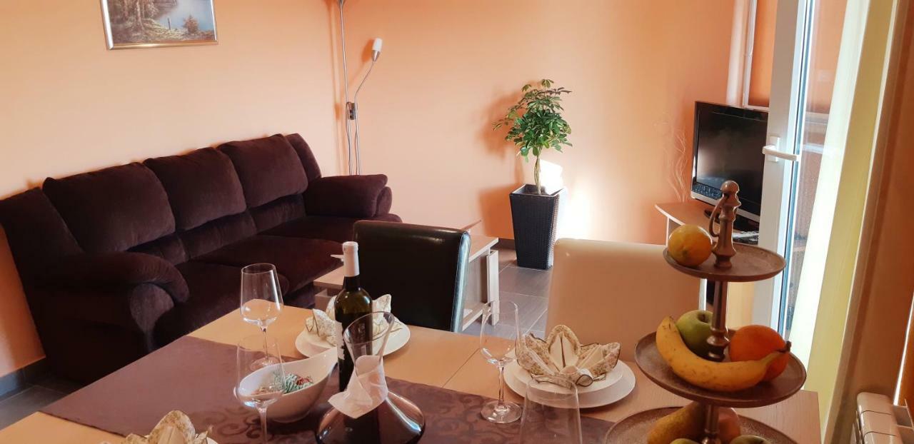 Apartmani Lili Sukošan Exterior foto