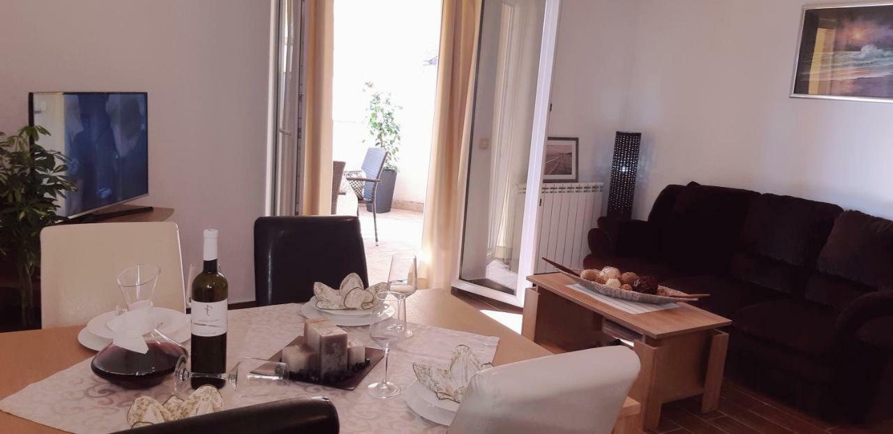 Apartmani Lili Sukošan Exterior foto