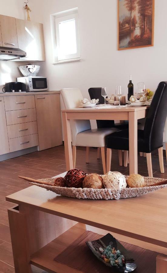 Apartmani Lili Sukošan Exterior foto
